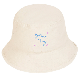 BOB UNISEXE – GIVE ME A HUG (ÉDITION ECRU & LOGO BLEU & ROSE)