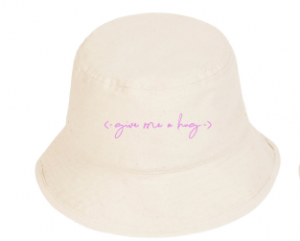 BOB UNISEXE – GIVE ME A HUG (ÉDITION ECRU & LOGO ROSE)