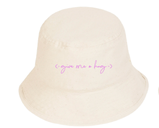 BOB UNISEXE – GIVE ME A HUG (ÉDITION ECRU & LOGO ROSE)