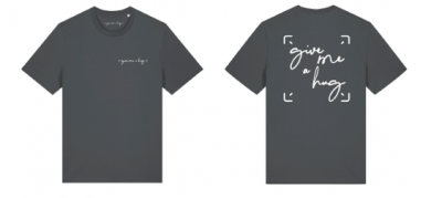 T-SHIRT UNISEXE – GIVE ME A HUG (ÉDITION ANTHRACITE & LOGO BLANC)