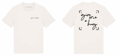 T-SHIRT UNISEXE – GIVE ME A HUG (ÉDITION NATURE & LOGO NOIRE)