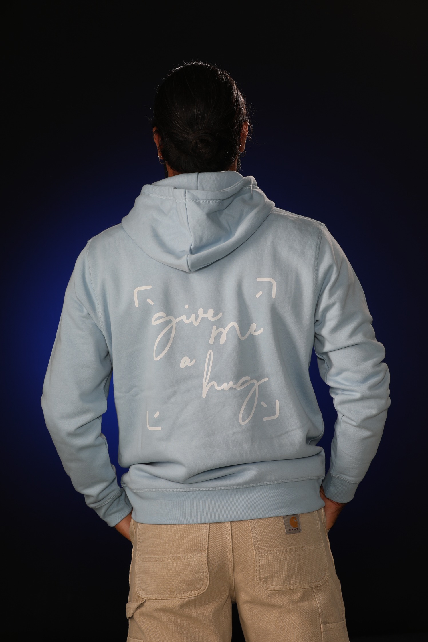 SWEAT A CAPUCHE – GIVE ME A HUG (ÉDITION BLEU & LOGO BLANC) – Image 3